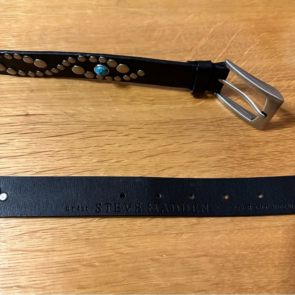 Steve Madden leather belt size S 27” around your waist with unique design - Picture 3 of 3